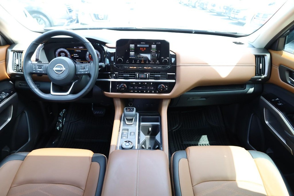 Nissan Pathfinder Vehicle Full-screen Gallery Image 29