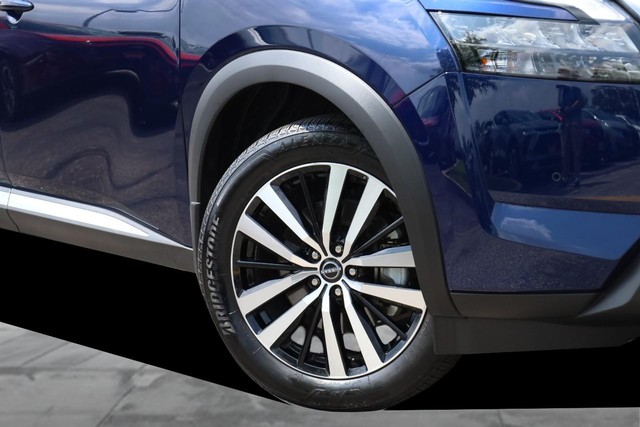 Nissan Pathfinder Vehicle Image 03