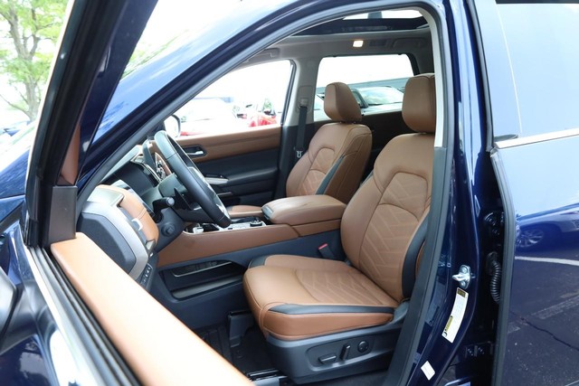 Nissan Pathfinder Vehicle Image 10