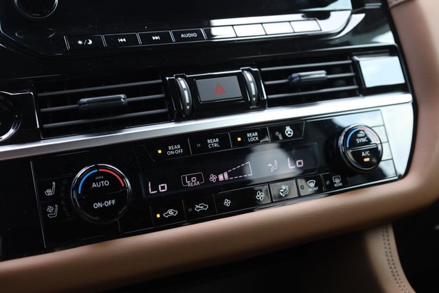 Nissan Pathfinder Vehicle Image 18