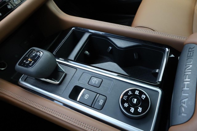 Nissan Pathfinder Vehicle Image 20