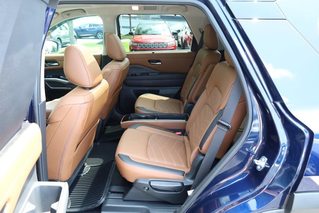 Nissan Pathfinder Vehicle Image 26