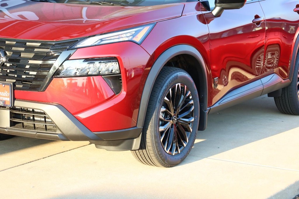 Nissan Rogue Vehicle Image 03