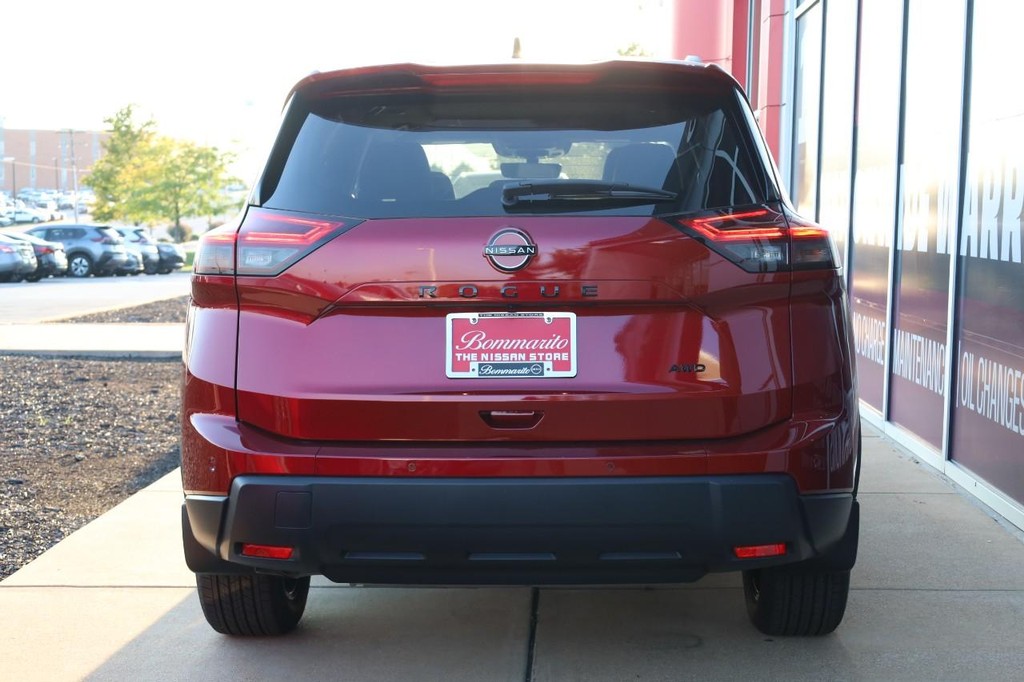 Nissan Rogue Vehicle Image 06
