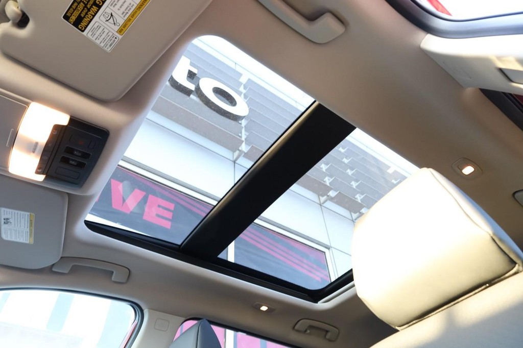 Nissan Rogue Vehicle Image 09