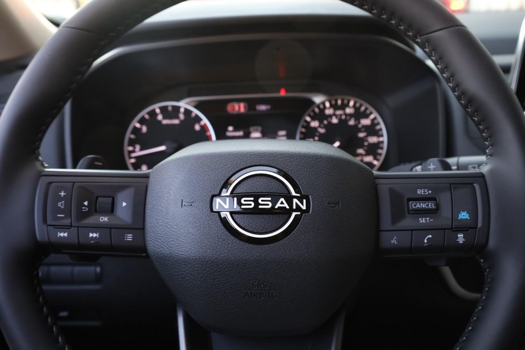 Nissan Rogue Vehicle Image 11