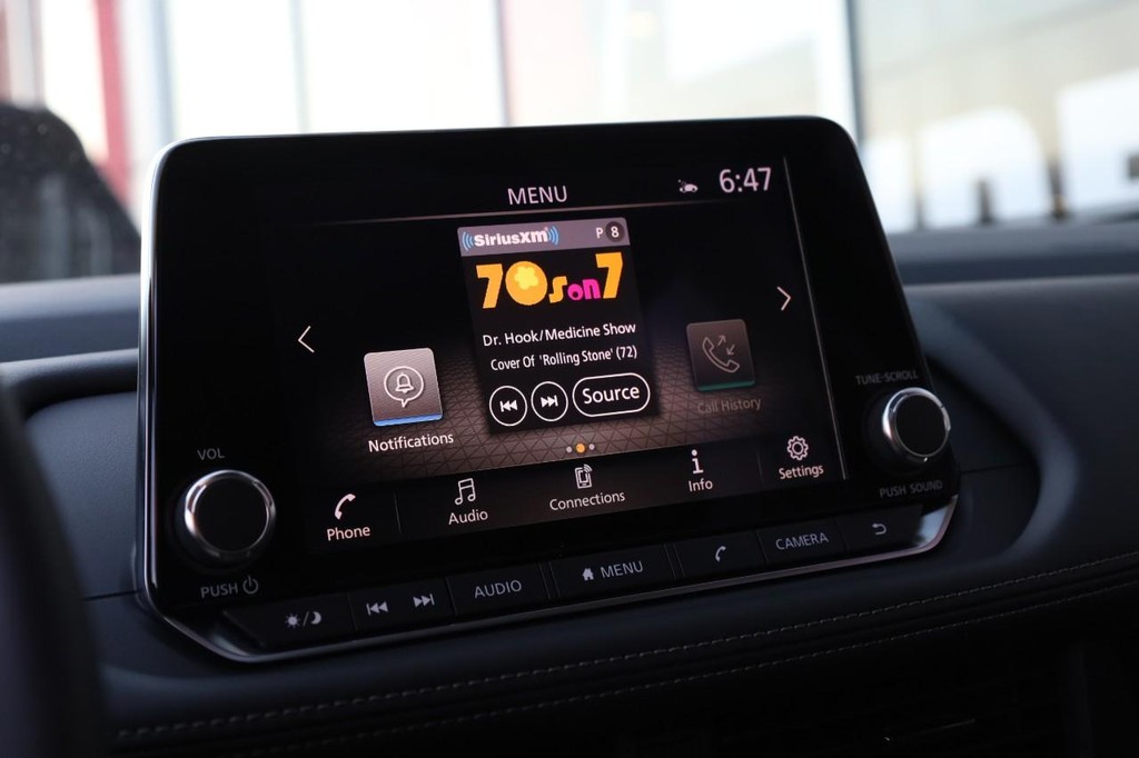 Nissan Rogue Vehicle Image 13