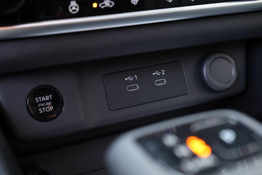 Nissan Rogue Vehicle Image 16