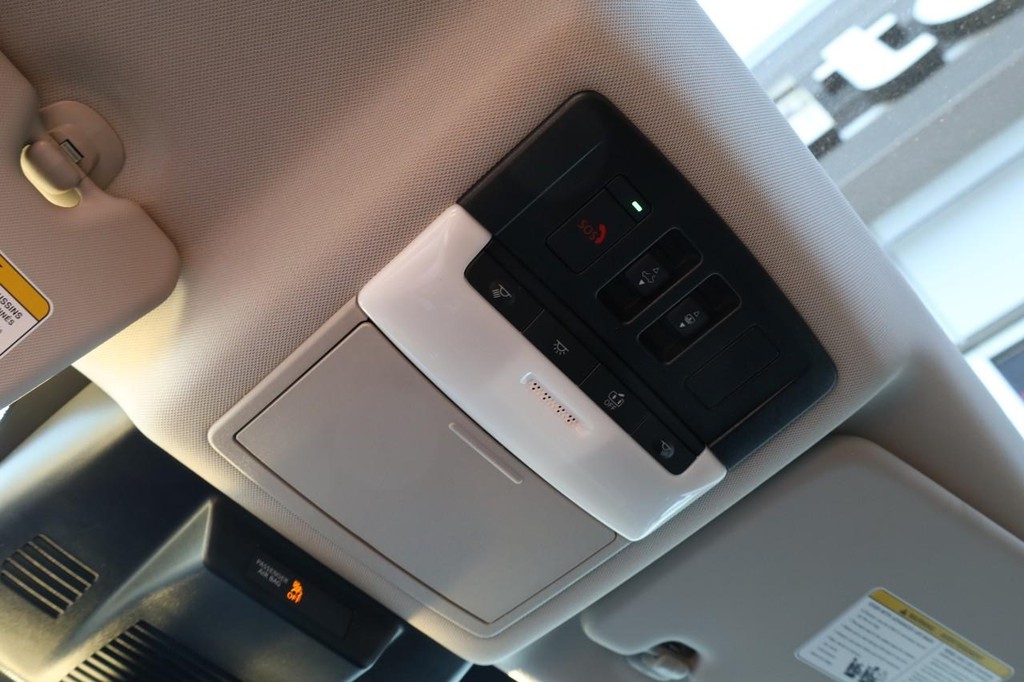 Nissan Rogue Vehicle Image 18