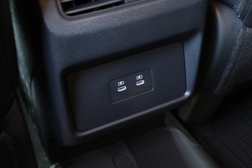 Nissan Rogue Vehicle Image 23