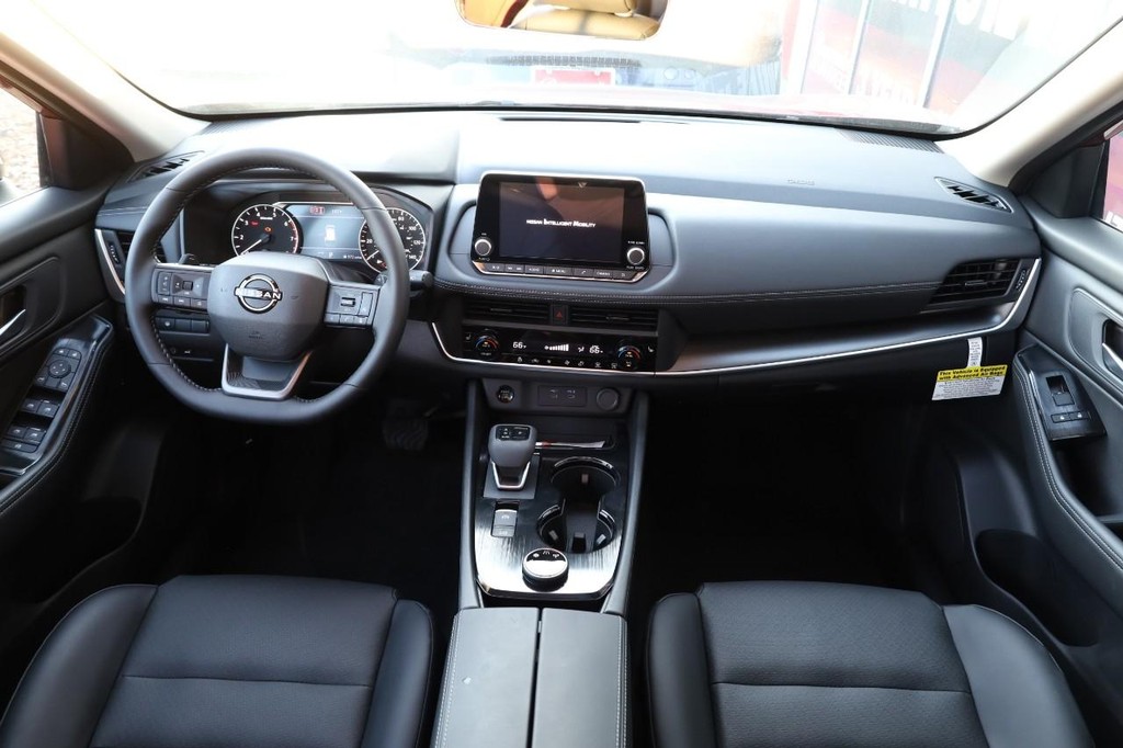 Nissan Rogue Vehicle Image 24