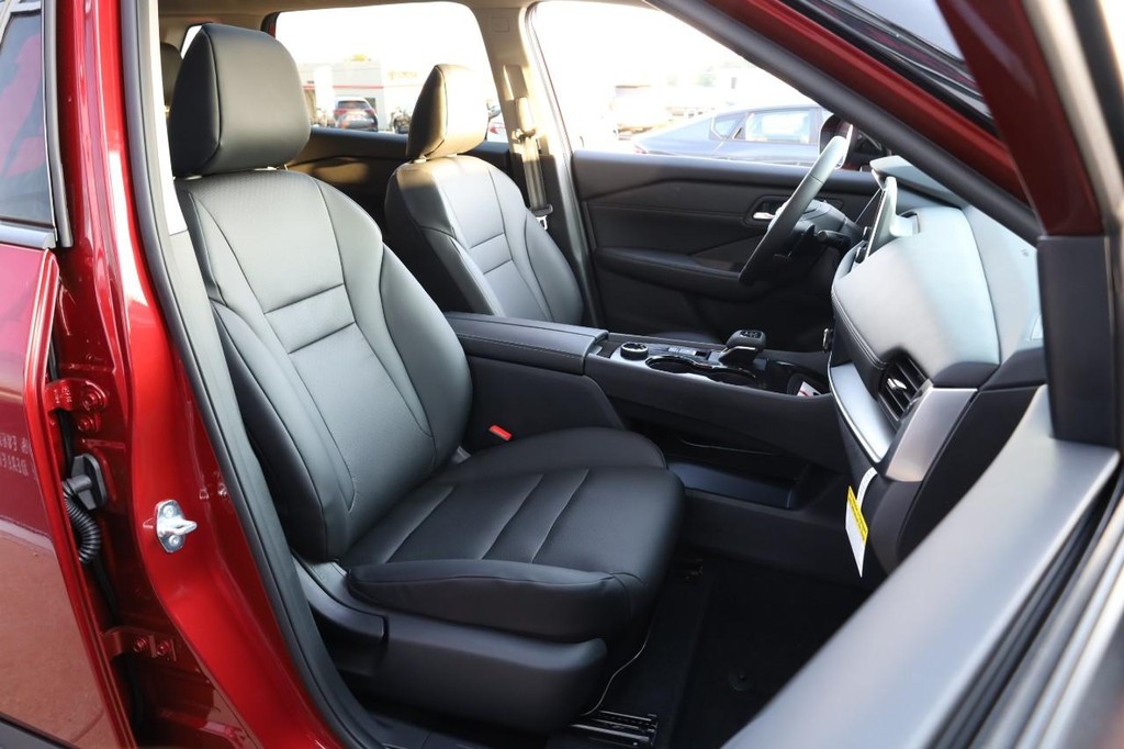 Nissan Rogue Vehicle Image 26