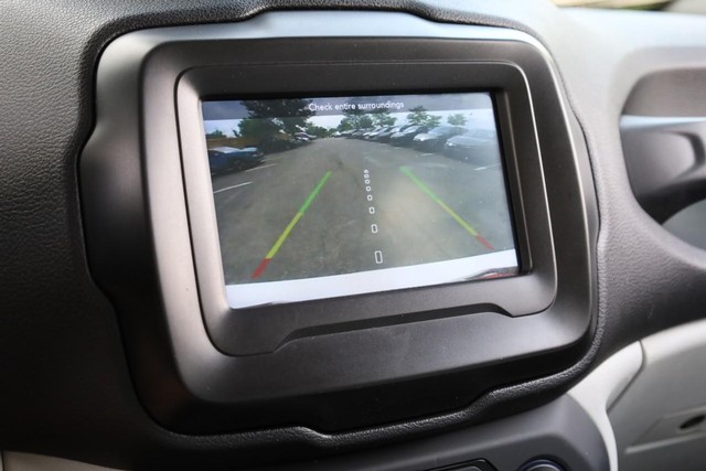 Jeep Renegade Vehicle Image 12