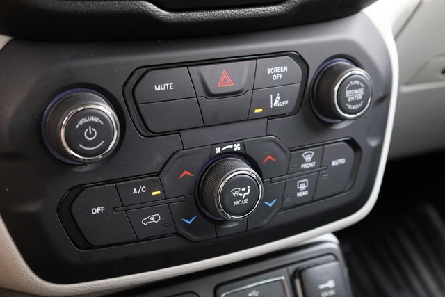 Jeep Renegade Vehicle Image 13