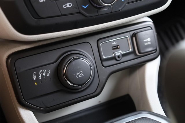 Jeep Renegade Vehicle Image 14