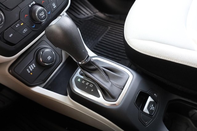 Jeep Renegade Vehicle Image 15