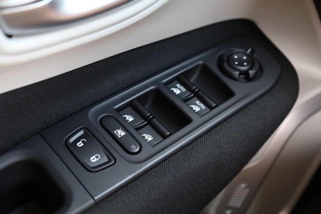 Jeep Renegade Vehicle Image 17