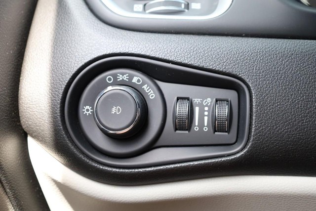Jeep Renegade Vehicle Image 18