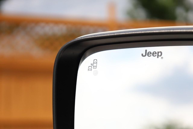 Jeep Renegade Vehicle Image 19