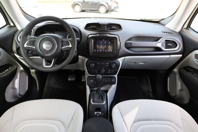 Jeep Renegade Vehicle Image 22