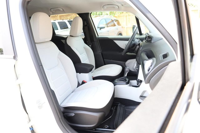 Jeep Renegade Vehicle Image 24