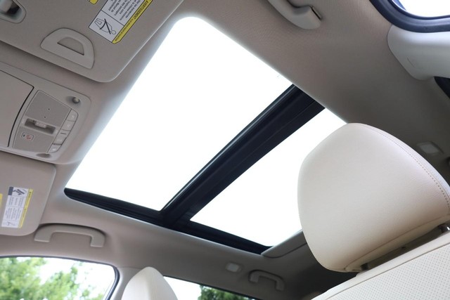 Nissan Rogue Vehicle Image 09