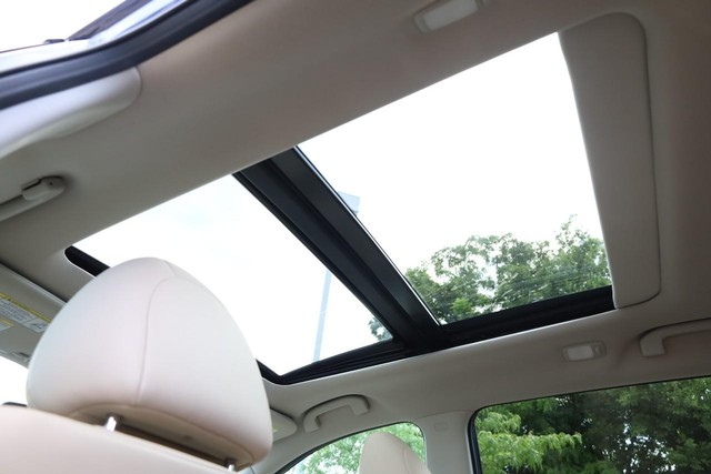 Nissan Rogue Vehicle Image 10