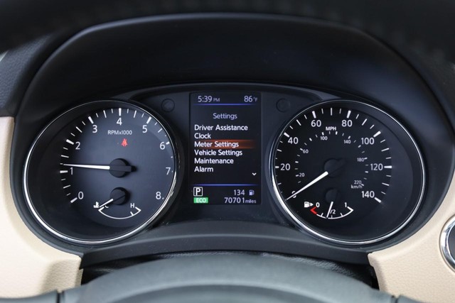 Nissan Rogue Vehicle Image 12