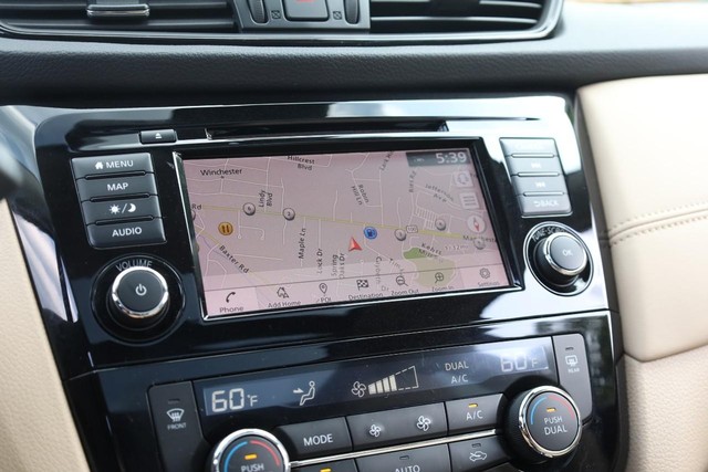 Nissan Rogue Vehicle Image 14