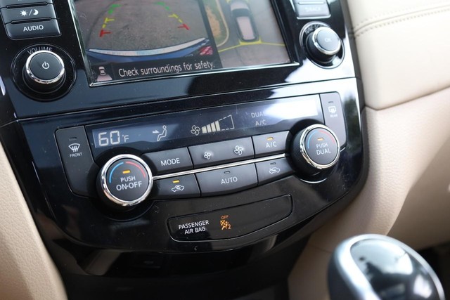 Nissan Rogue Vehicle Image 16