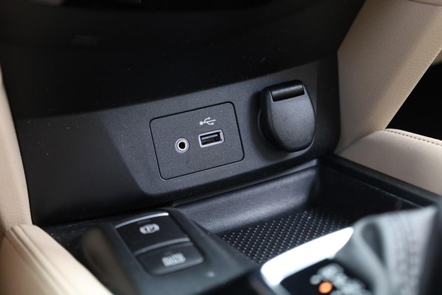 Nissan Rogue Vehicle Image 17
