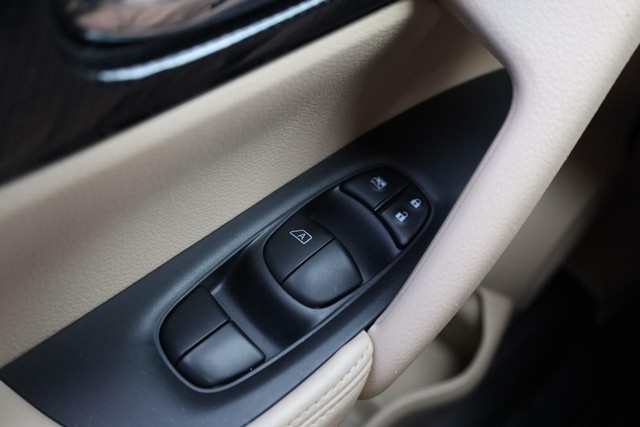 Nissan Rogue Vehicle Image 20