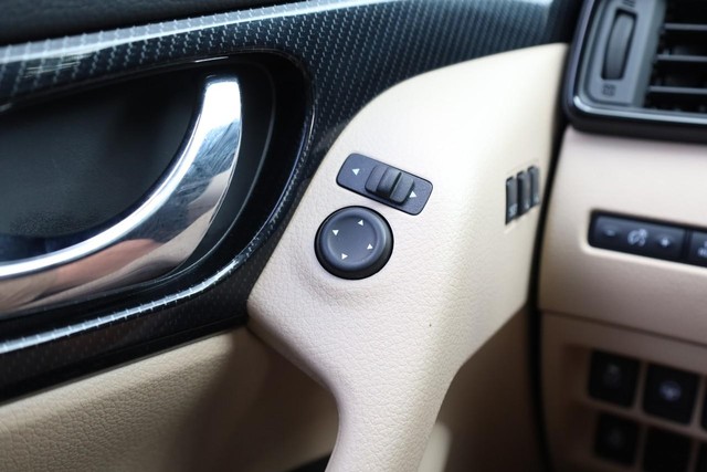 Nissan Rogue Vehicle Image 21