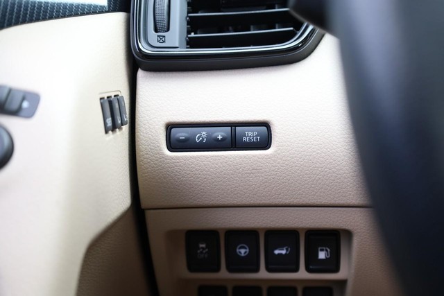 Nissan Rogue Vehicle Image 22