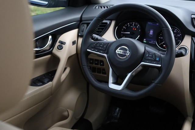 Nissan Rogue Vehicle Image 25