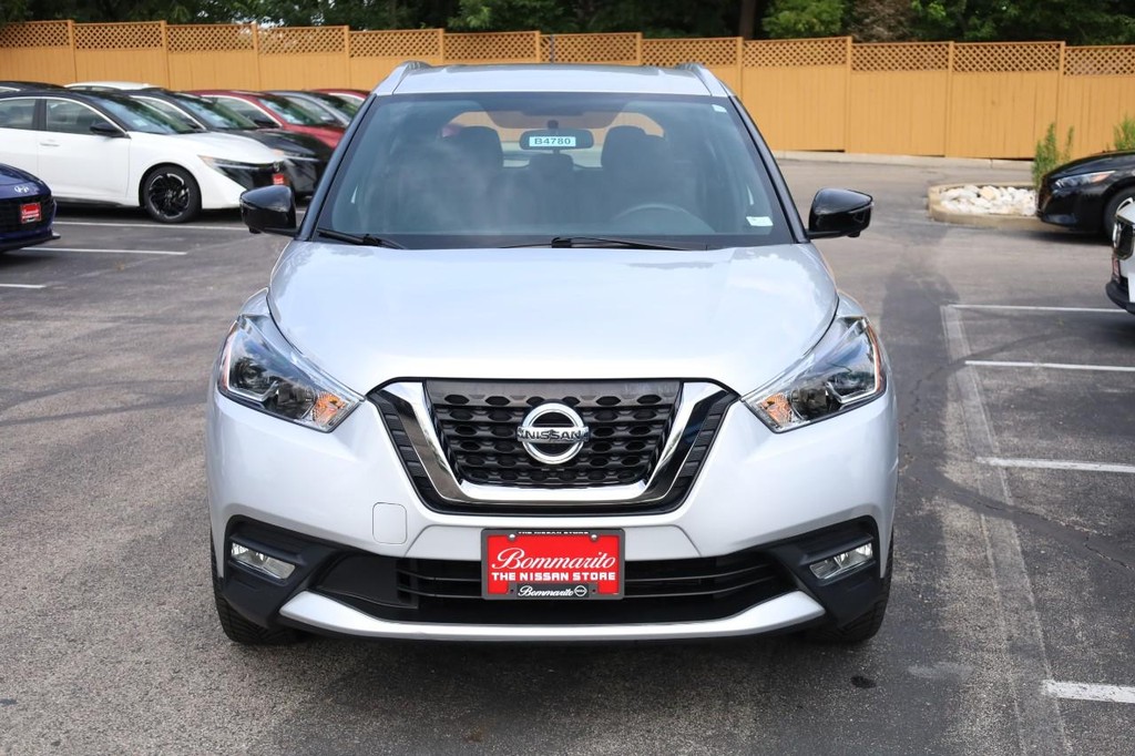 Nissan Kicks Vehicle Image 04
