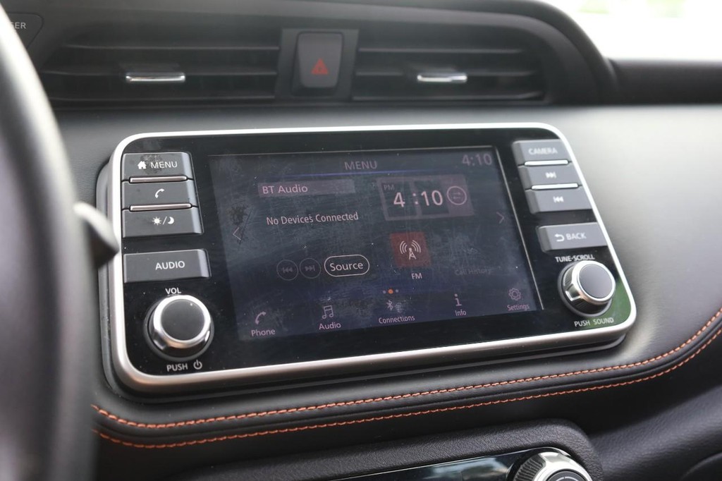 Nissan Kicks Vehicle Image 11