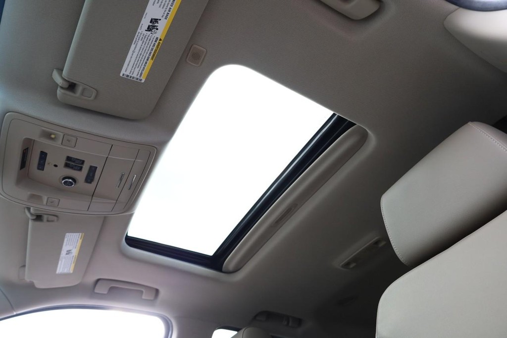 GMC Yukon Vehicle Image 11