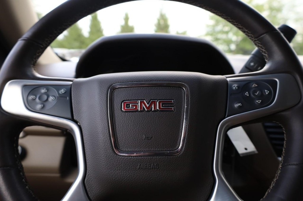 GMC Yukon Vehicle Image 12