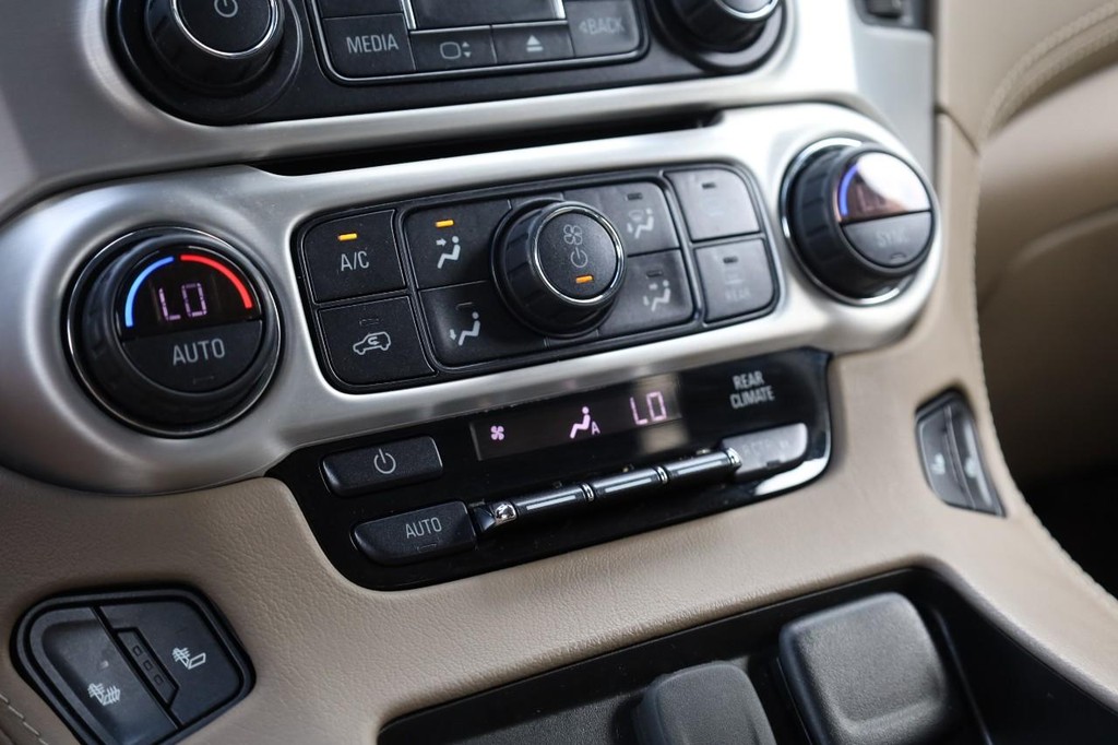 GMC Yukon Vehicle Image 17