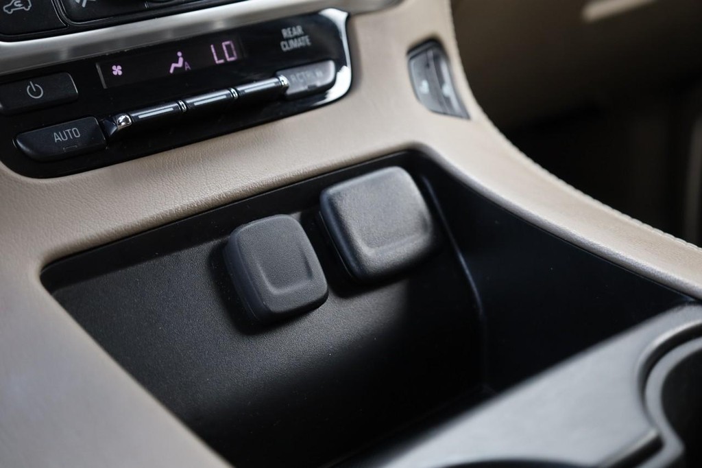 GMC Yukon Vehicle Image 18
