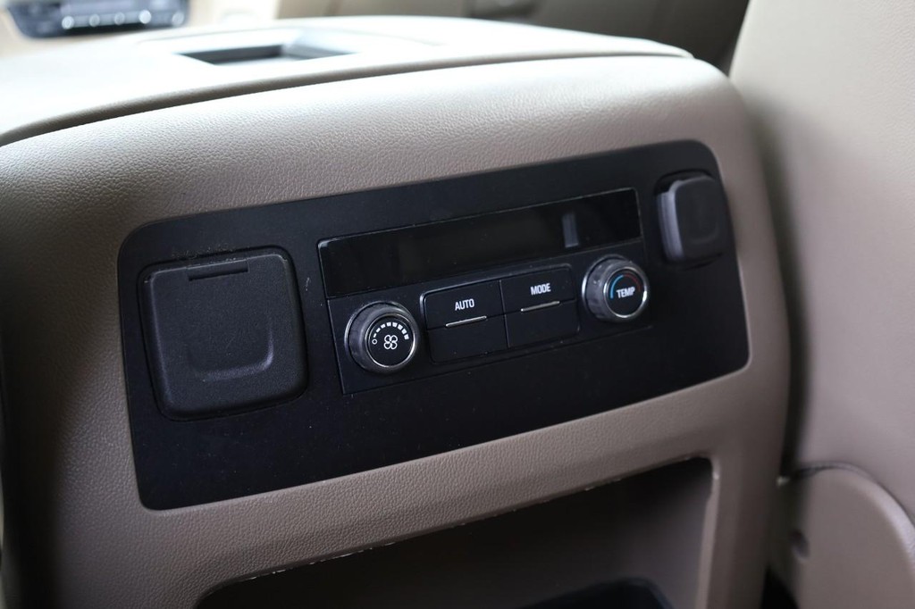 GMC Yukon Vehicle Image 24