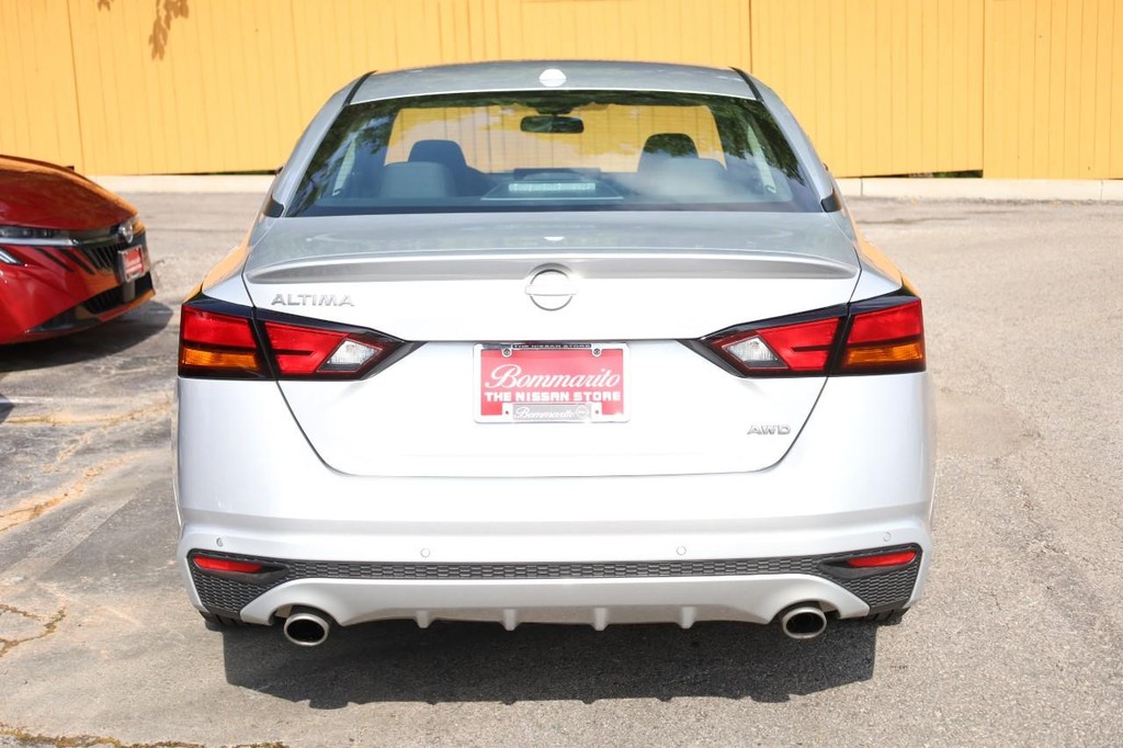 Nissan Altima Vehicle Image 06