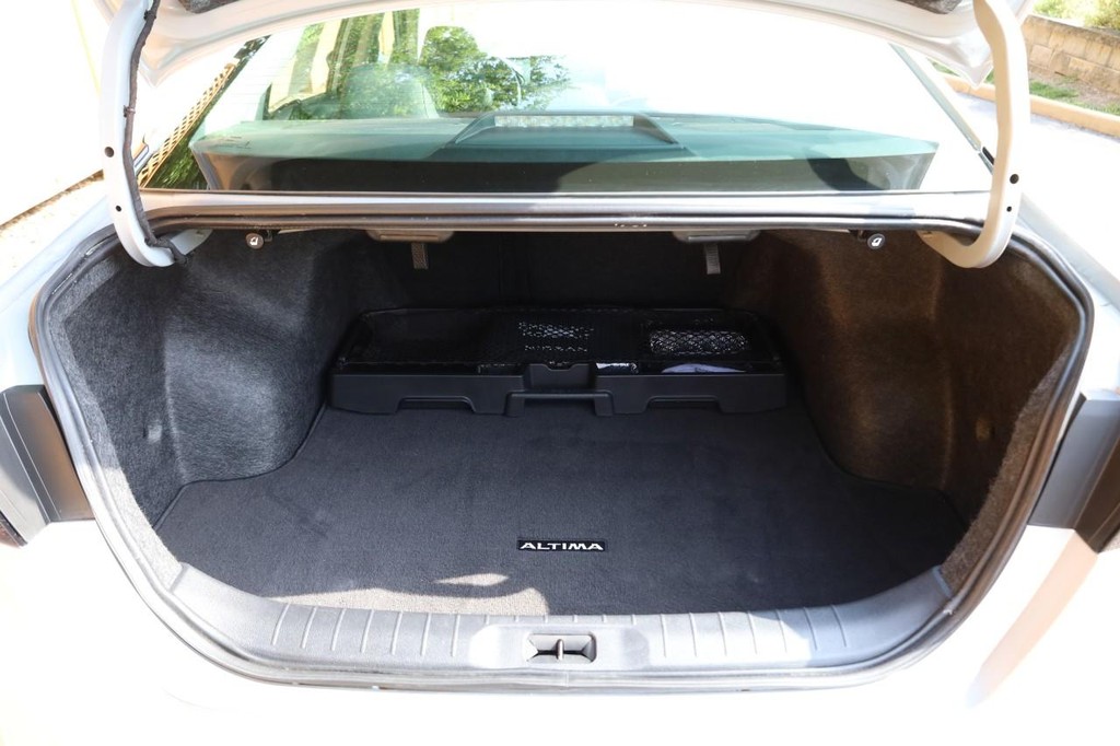 Nissan Altima Vehicle Image 07