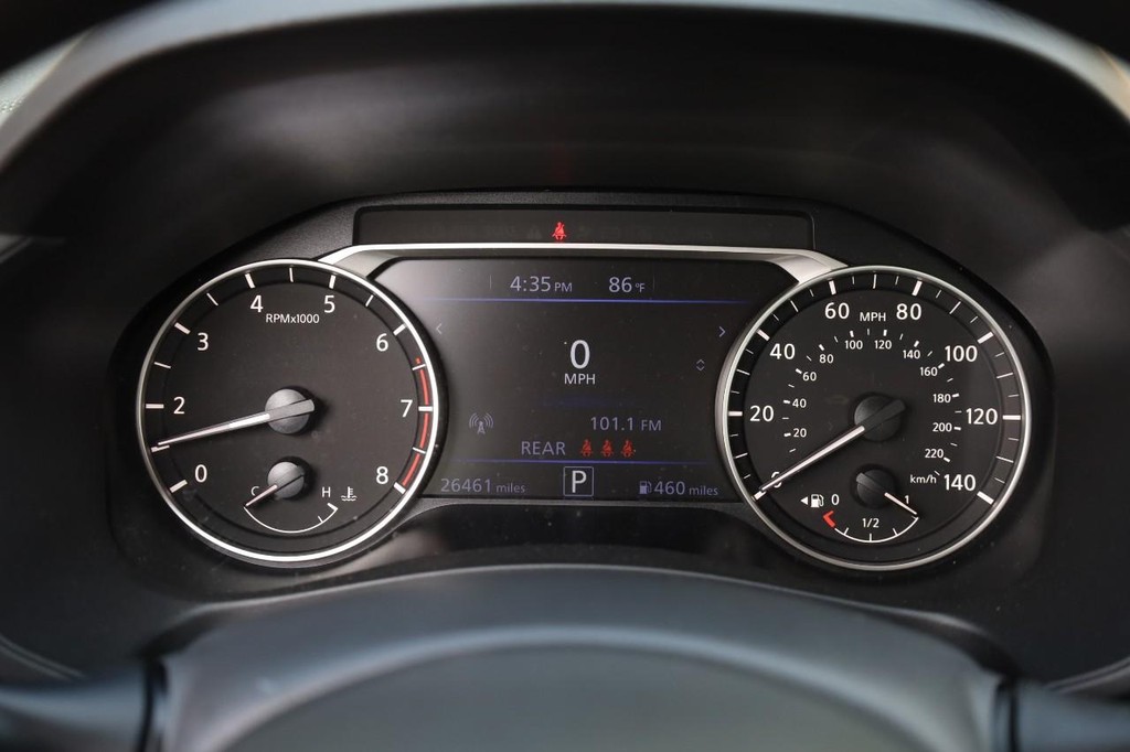 Nissan Altima Vehicle Image 11