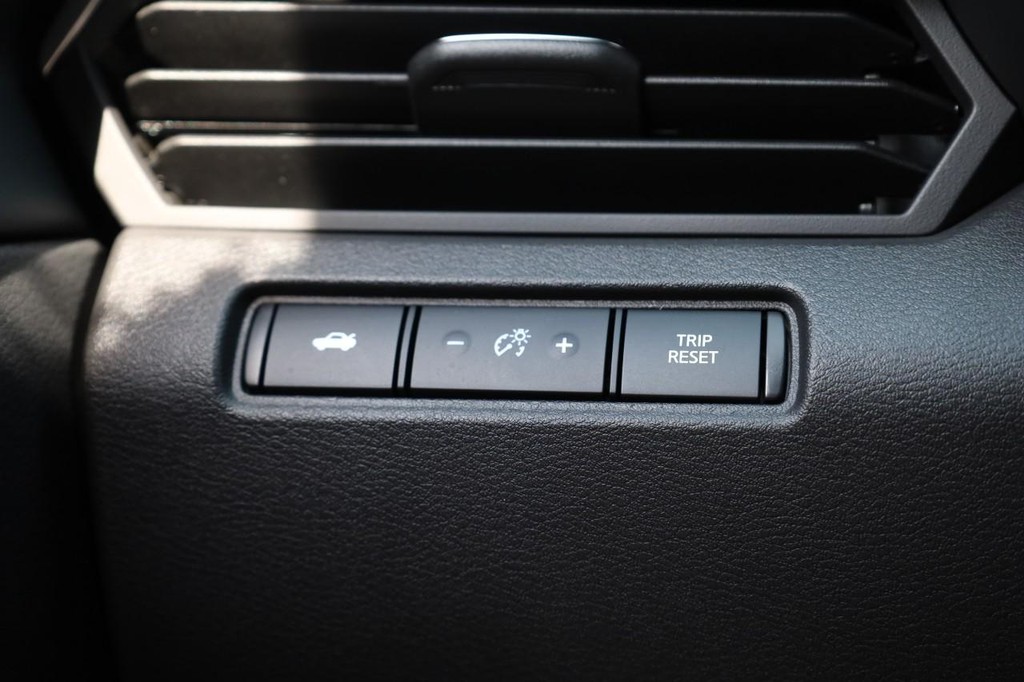 Nissan Altima Vehicle Image 19