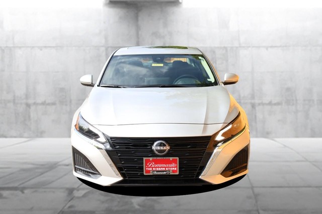 Nissan Altima Vehicle Image 04