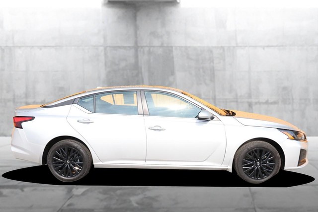 Nissan Altima Vehicle Image 05