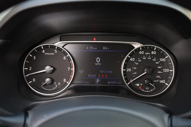 Nissan Altima Vehicle Image 11