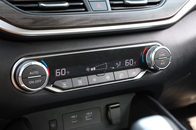 Nissan Altima Vehicle Image 14